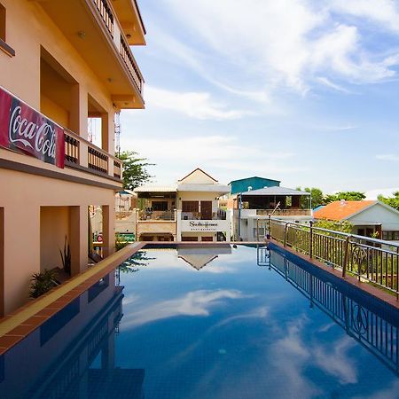 G Eleven Hotel Phnom Penh Exterior foto