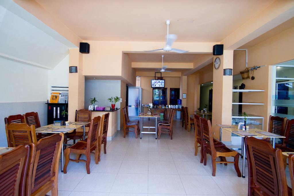 G Eleven Hotel Phnom Penh Exterior foto